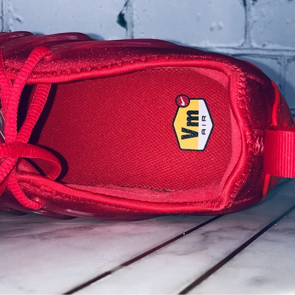 Nike Air Vapormax Plus Men’s Triple Red Running Sneakers Size 11 - CW6973-600 - Picture 5 of 11